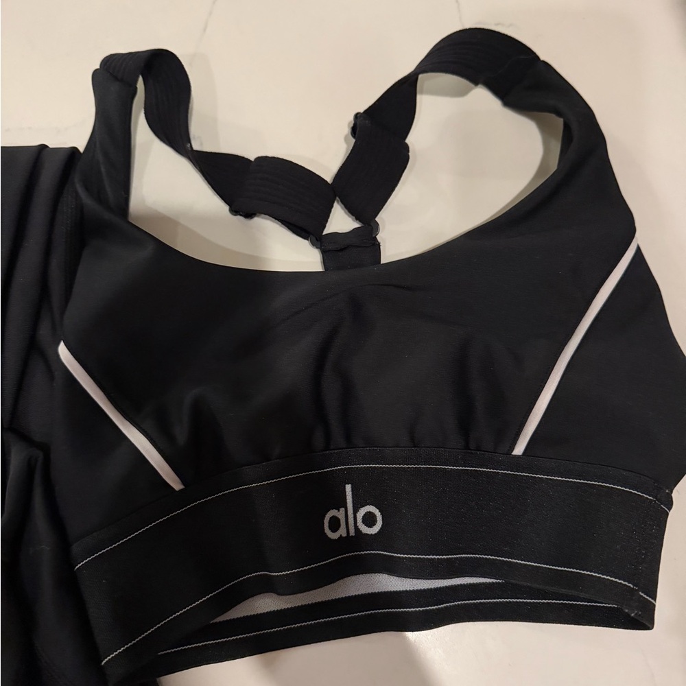 Alo Yoga Black High-Waist Leggings & Sports Bra Set - Picture 5 of 5